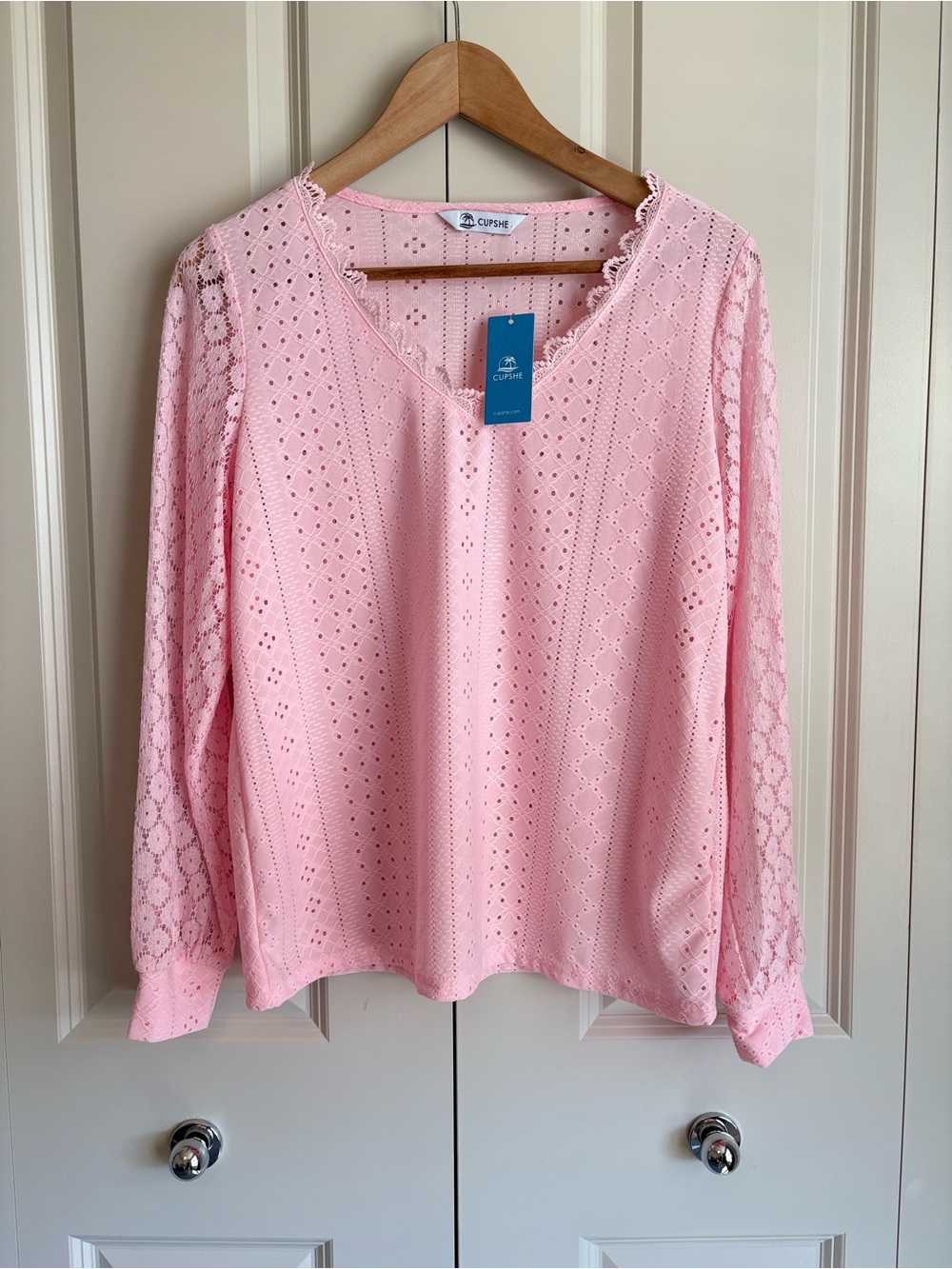 CUPSHE Long Sleeve Tops for Women Eyelet Scalloped Lace V Neck Blouse Small